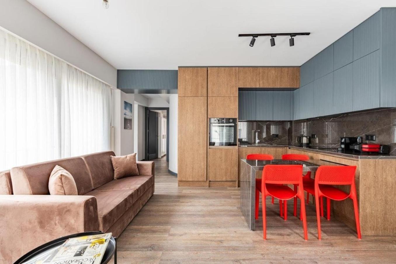 Cozy Bright Wparking 2bd1bath Home!#338 Appartement *